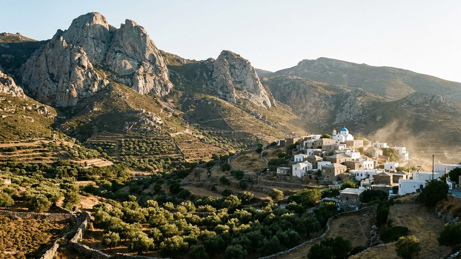 Ορεινό τοπίο με βραχώδεις κορυφές. Ενδεικτική εικόνα.