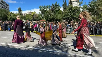 Εορτασμοί και παρέλαση της 28ης Οκτωβρίου στο Κερατσίνι-Δραπετσώνα — φωτογραφία 16 από 41