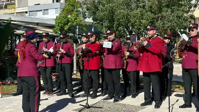 Εορτασμοί και παρέλαση της 28ης Οκτωβρίου στο Κερατσίνι-Δραπετσώνα — φωτογραφία 25 από 41