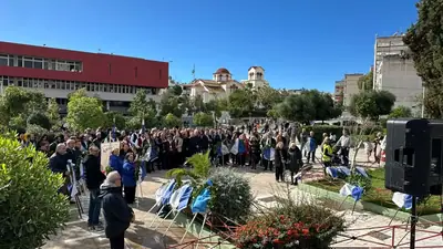 Εορτασμοί και παρέλαση της 28ης Οκτωβρίου στο Κερατσίνι-Δραπετσώνα — φωτογραφία 33 από 41