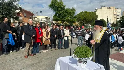 Εορτασμοί και παρέλαση της 28ης Οκτωβρίου στο Κερατσίνι-Δραπετσώνα — φωτογραφία 40 από 41