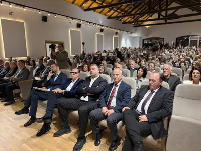 Παρουσίαση βιβλίου και έκθεση ζωγραφικής στο Τρικούπειο, Μεσολόγγι — φωτογραφία 4 από 5