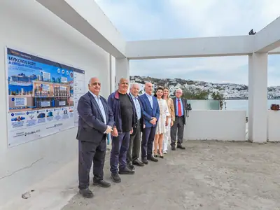 Παρουσίαση του συστήματος ανακύκλωσης νερού στο λιμάνι της Μυκόνου — φωτογραφία 2 από 4