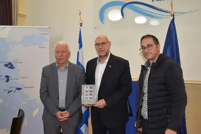 Συνάντηση περιφερειάρχη Βορείου Αιγαίου με τον γ.γ. Πολιτικής Προστασίας — φωτογραφία 1 από 3