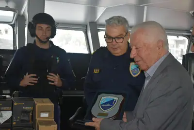 Παράδοση εξοπλισμού στο Λιμενικό, Μυτιλήνη — φωτογραφία 1 από 8
